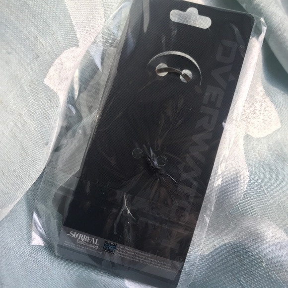 Overwatch Tracer Metal Keychain - Picture 2 of 2